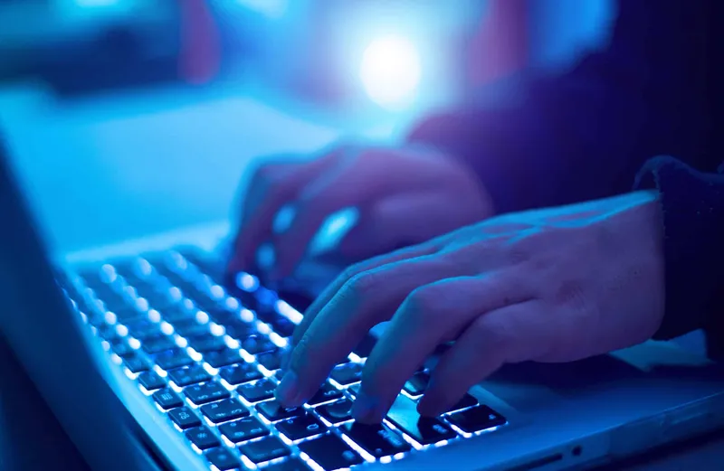 Manutenção de Computadores em Varginha: Quando Chamar um Especialista